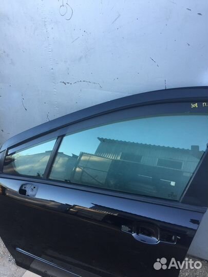 Стекло двери peugeot 308