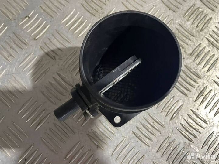 Датчик расхода воздуха дмрв Volkswagen Passat (B6)