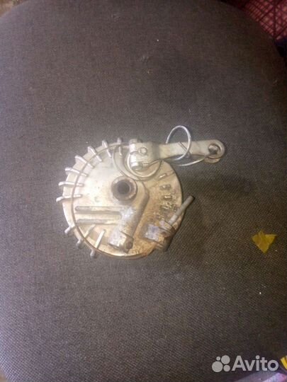 Передний тормозной механизм с колодками