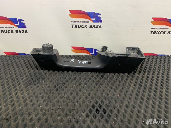 Ручка держатель жабо левая Renault T