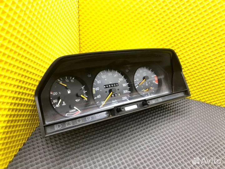 Щиток приборов Mercedes-Benz 190E W201 M102.921