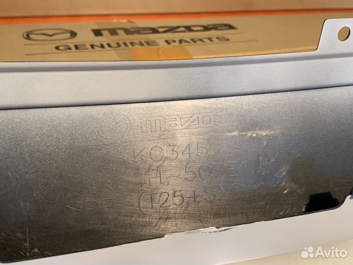 Накладка решетки радиатора Mazda оригинал
