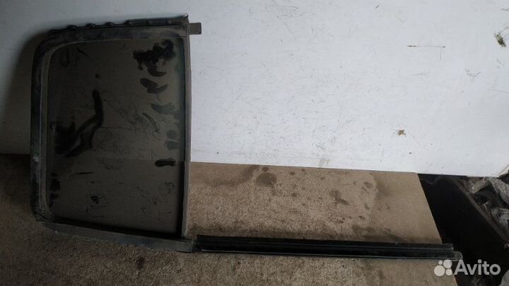 Форточка двери задняя левая Renault Symbol