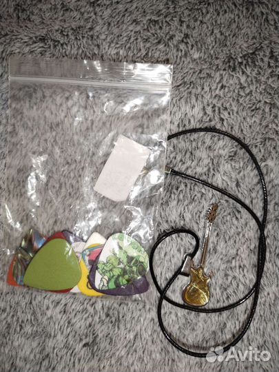 Подвеска гитара, медиаторы