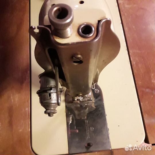 Швейная машина 