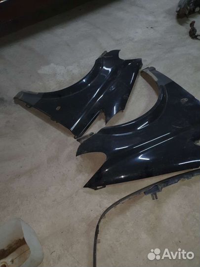 Переднее крыло чёрное на mercedes vito