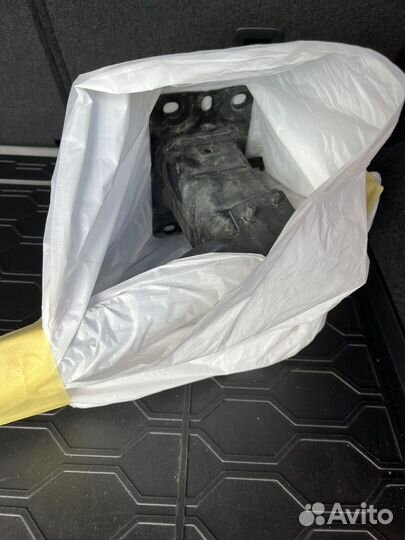 Усилитель заднего бампера 5NA807305A