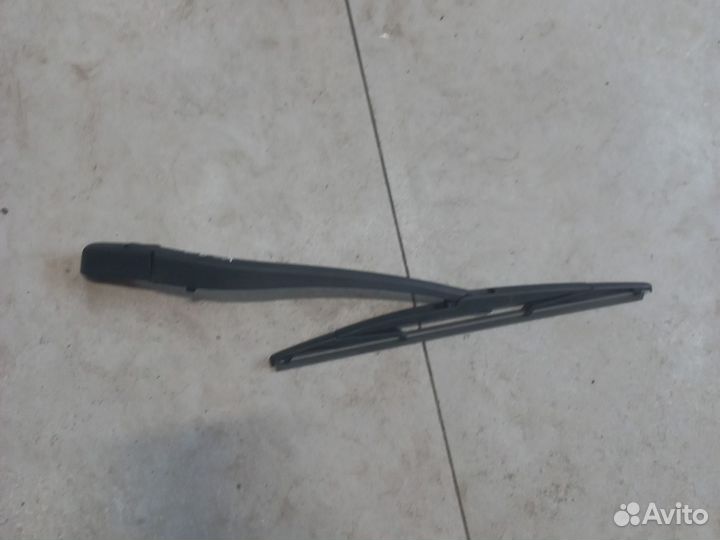 Поводок заднего дворника на Volvo XC90