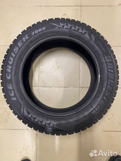 Bridgestone Ice Cruiser 7000 215/60 R17