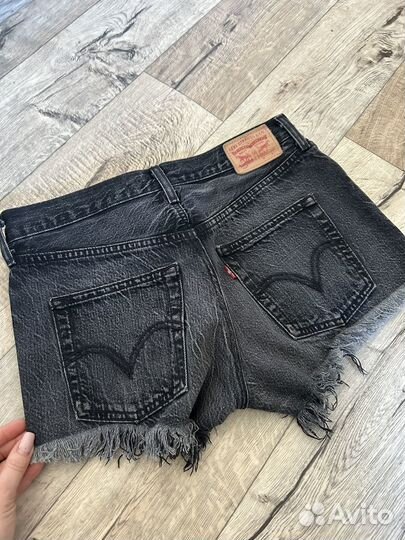 Женские шорты levis