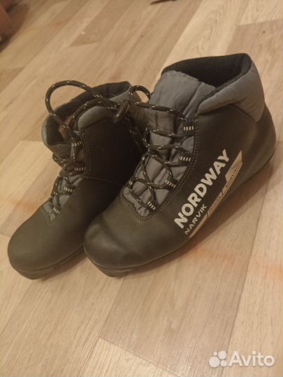 Лыжные ботинки,39