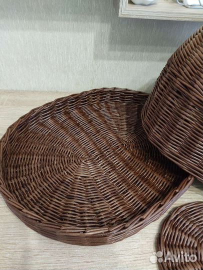 Хлебница-клош плетёная