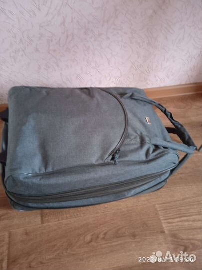 Чемодан на колесах