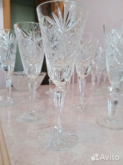 Хрустальные фужеры, салатник, вазы