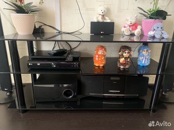 Стеклянная тумба под тв