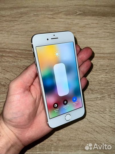iPhone 8, 64 ГБ