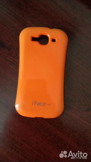 Стёкла и чехлы продам, обмен по предложению