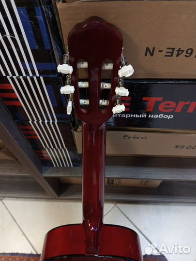 Классическая гитара 4/4 внешний дефект