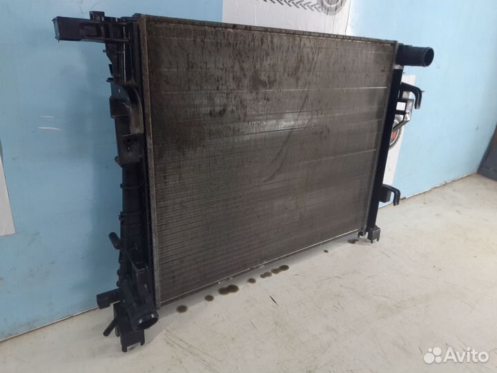 Радиатор охлаждения двигателя Renault Duster