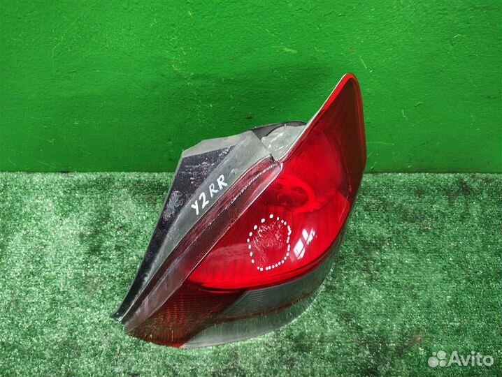 Фонарь задний наружный правый Toyota Yaris P90 20