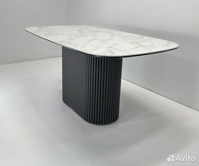 Стол из керамогранита с реечным подстольем,столы