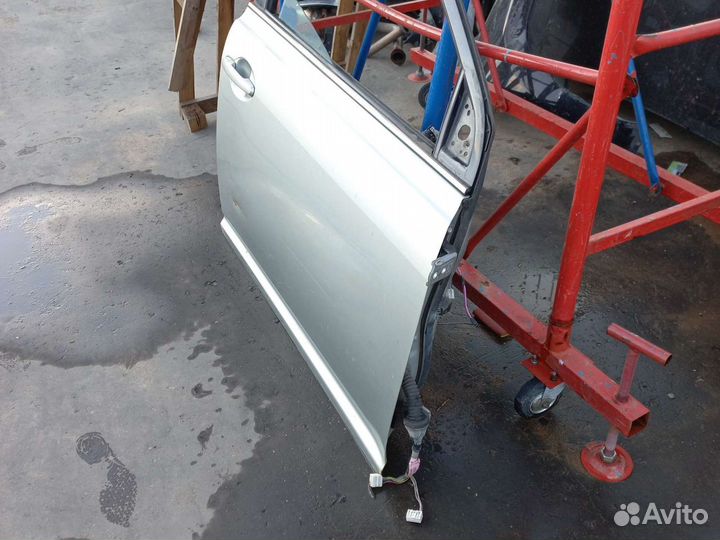 Дверь передняя правая Тойота Авенсис Т250