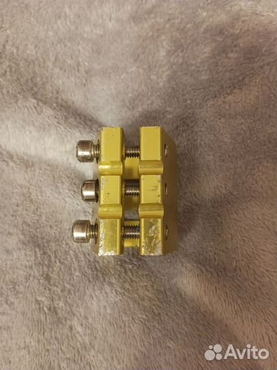 Зажим для трюкового самоката