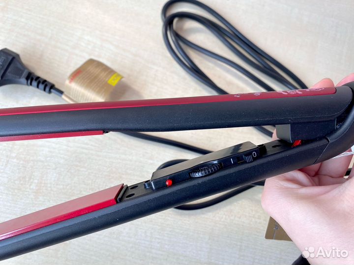 Выпрямитель для волос новый