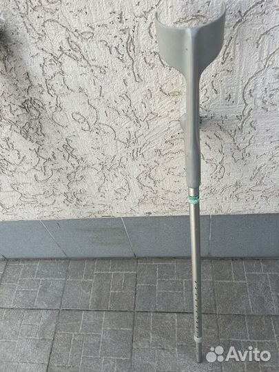 Костыль с подлокотником