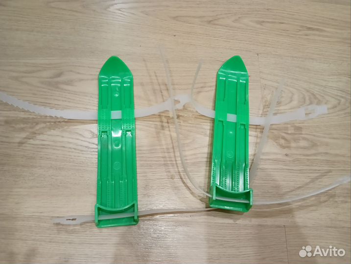Мини лыжи с креплением