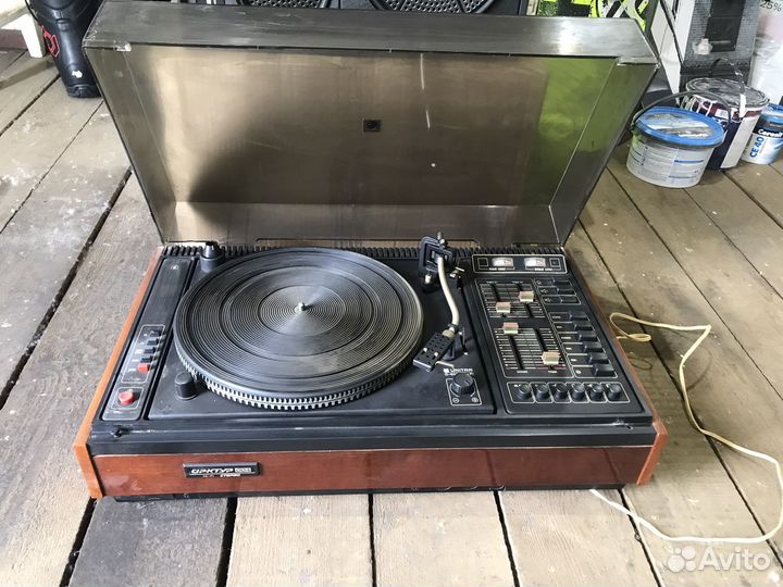 Музыкальный проигрыватель