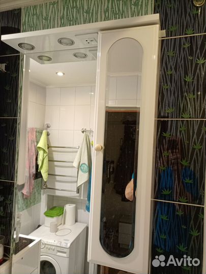 Зеркалов настенное для ванной со шкафчиком