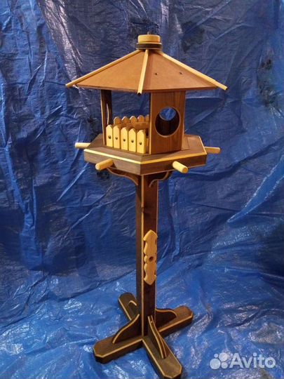 Кормушка декоративная на стойке