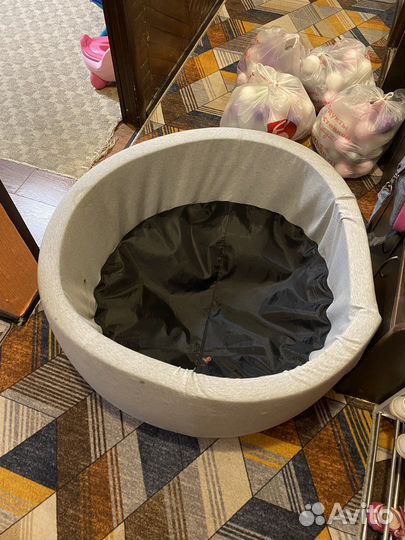 Сухой бассейн с шариками