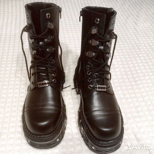 New Rock Tank берцы на руках