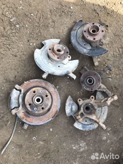 Рено Логан передние кулаки подвески.ступицы