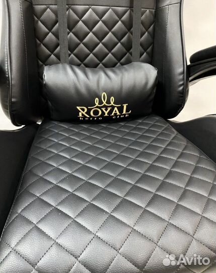 Компьютерное кресло с подножкой