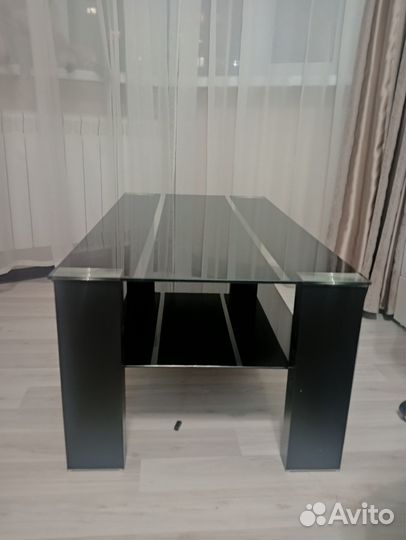 Стол стеклянный