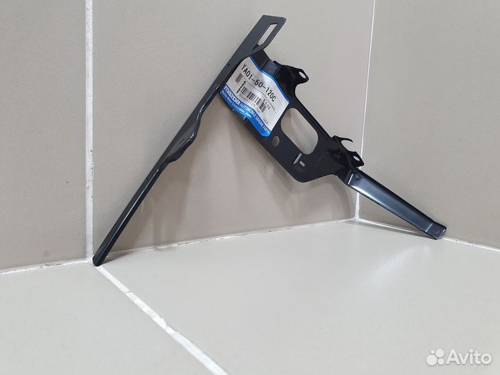 Кронштейн переднего бампера правый Mazda Xedos 9