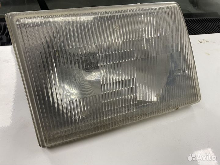 Фара передняя правая Ford E150/E250/E350