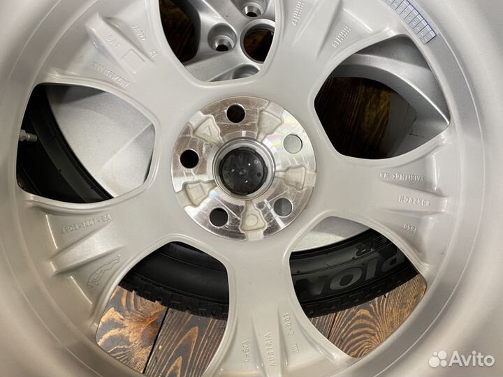 R20 Pirelli Scorpion Winter 245/45, PCD 5x108 DIA 63.4