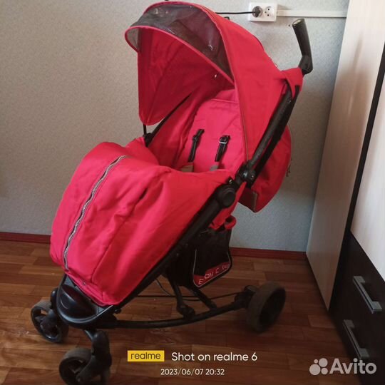 Прогулочная коляска