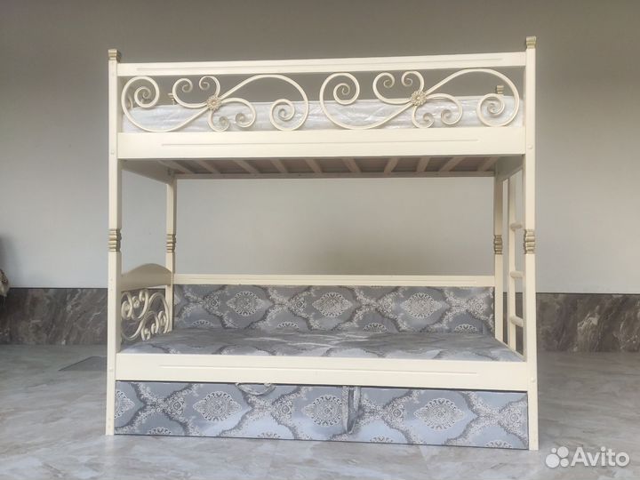 Двухъярусная кровать