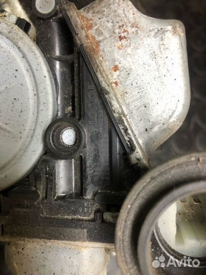 Стеклоподъемник задний левый Land Cruiser 200