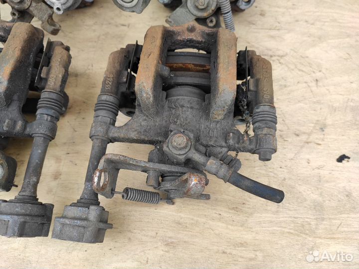 Суппорт задний на Опель Astra J