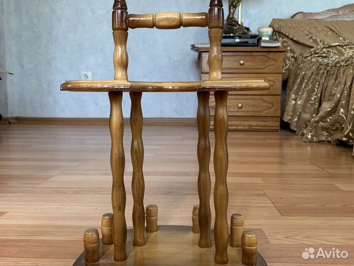 Домашний бар из хрусталя на деревянной подставке