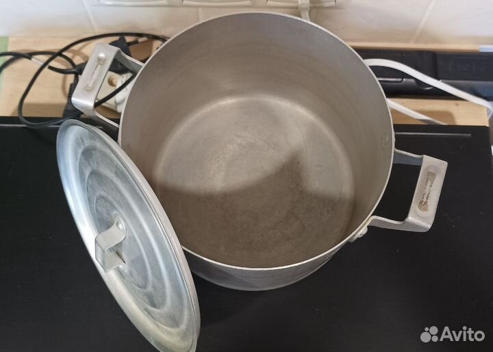 Алюминиевая кастрюля