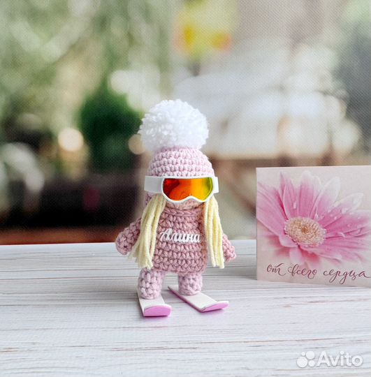 Фигурка лыжница