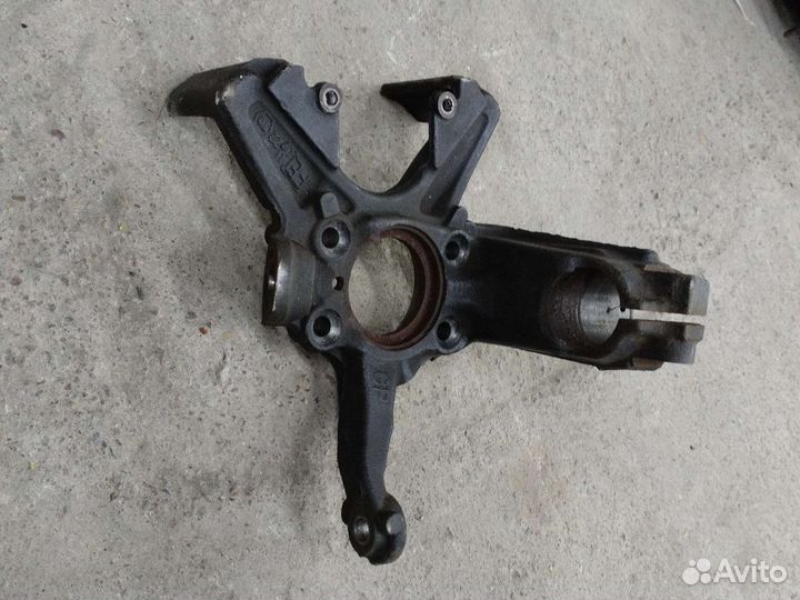 Кулак поворотный правый audi skoda volkswagen