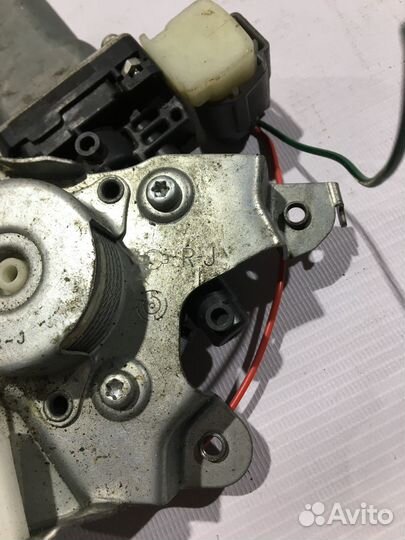 Стеклоподъемник Nissan X-Trail задний